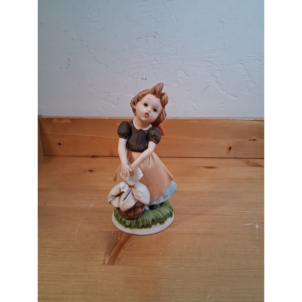 Figurine HOMCO Laundry Girl With Basket 1435AA Porcelain Bisque 6" Vintage Decor